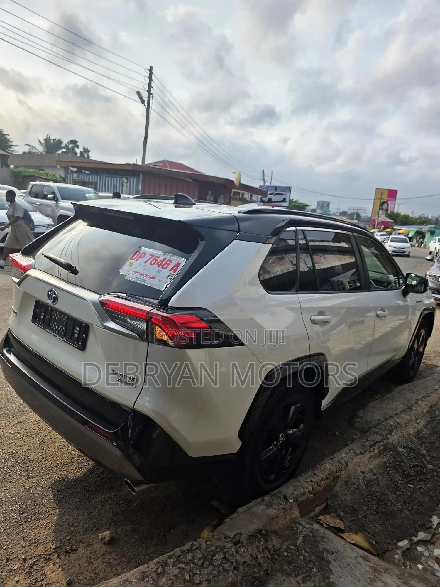 Toyota RAV4 XSE 2019 White