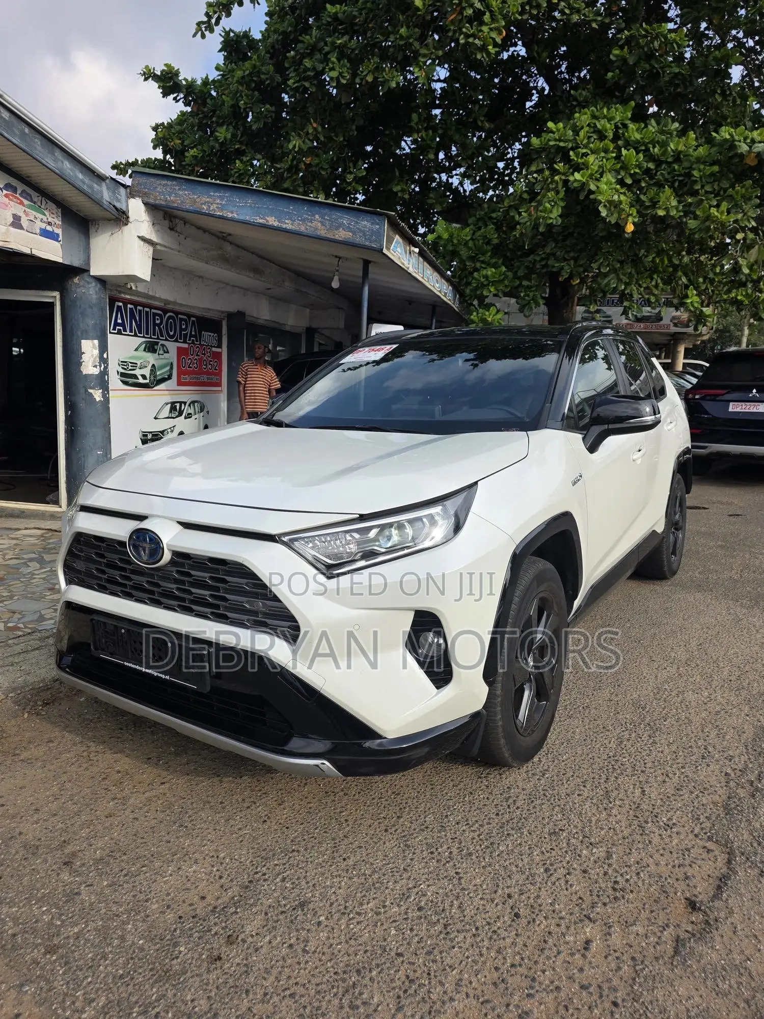 Toyota RAV4 XSE 2019 White