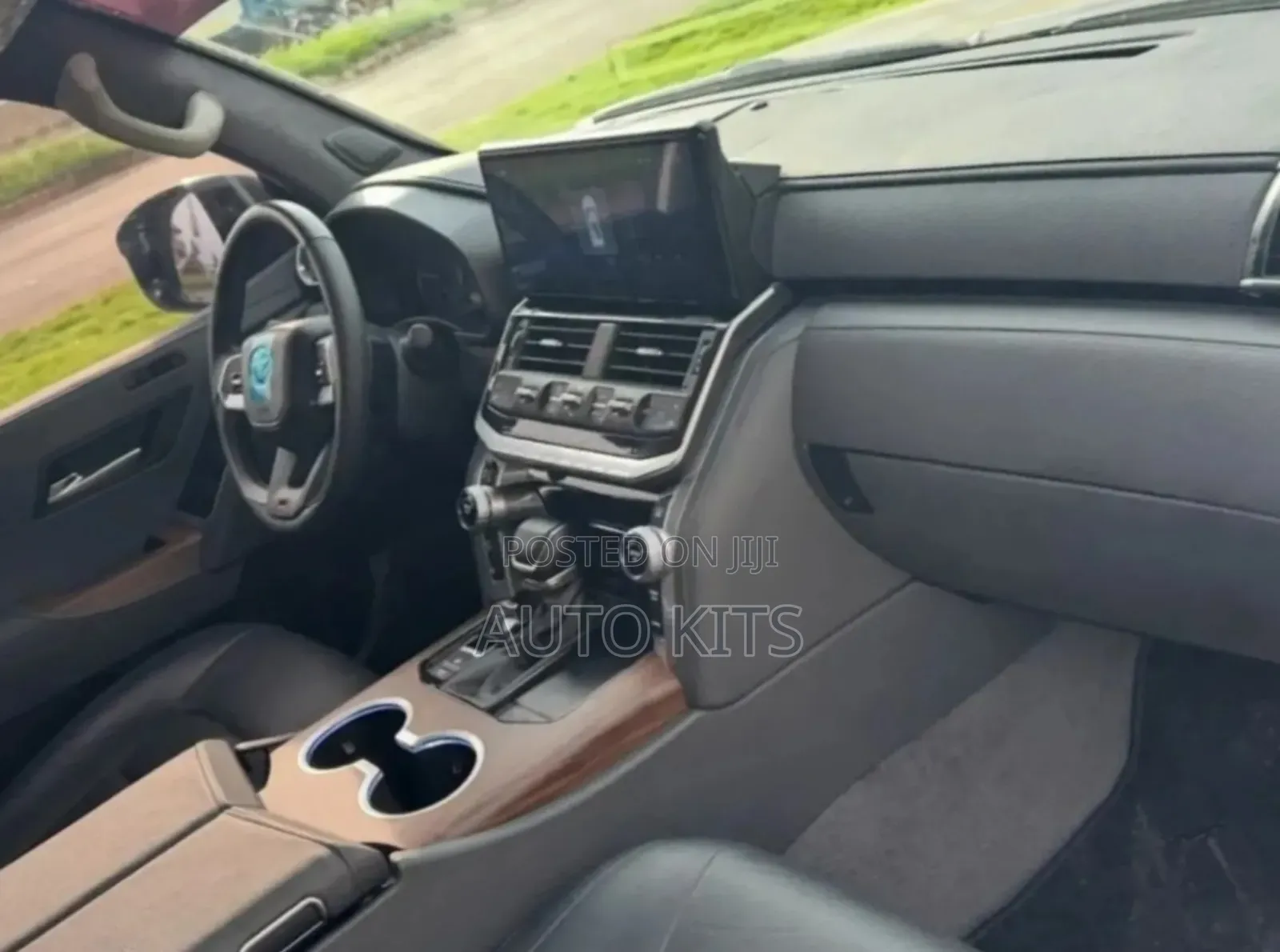 Toyota Landcruiser 2012 Upgrade Interior to 2024