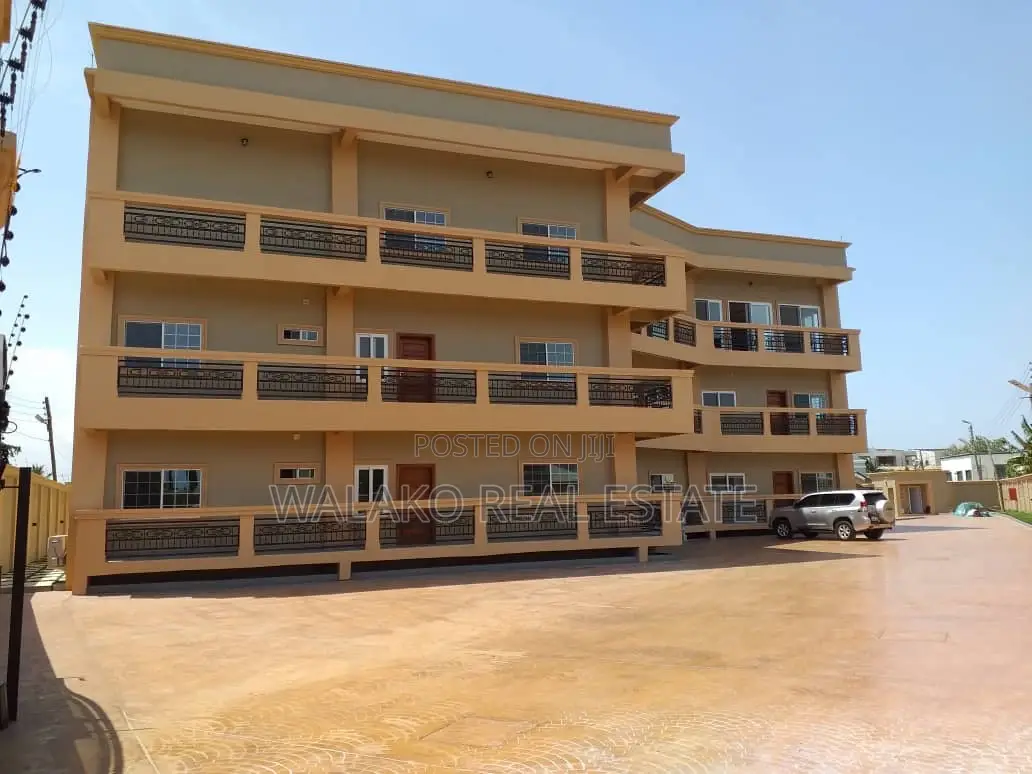 18bdrm Mansion in Walako, Cantonments for sale