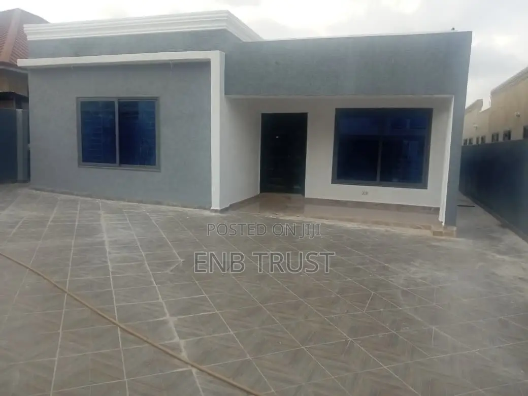 3bdrm House in Ablekuma Odumase, Ga South Municipal for sale
