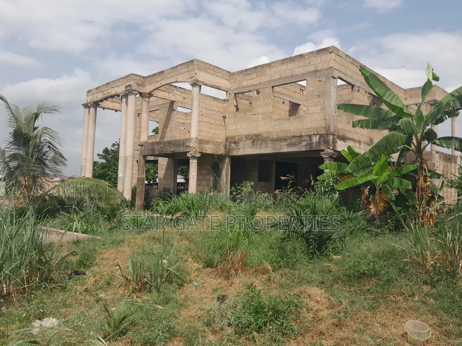 6 Bedrooms House for at Aputuogya ( Atonsu Road)