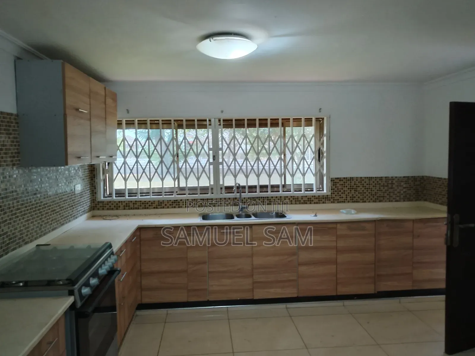 4bdrm House in Community 10, Tema Metropolitan for rent