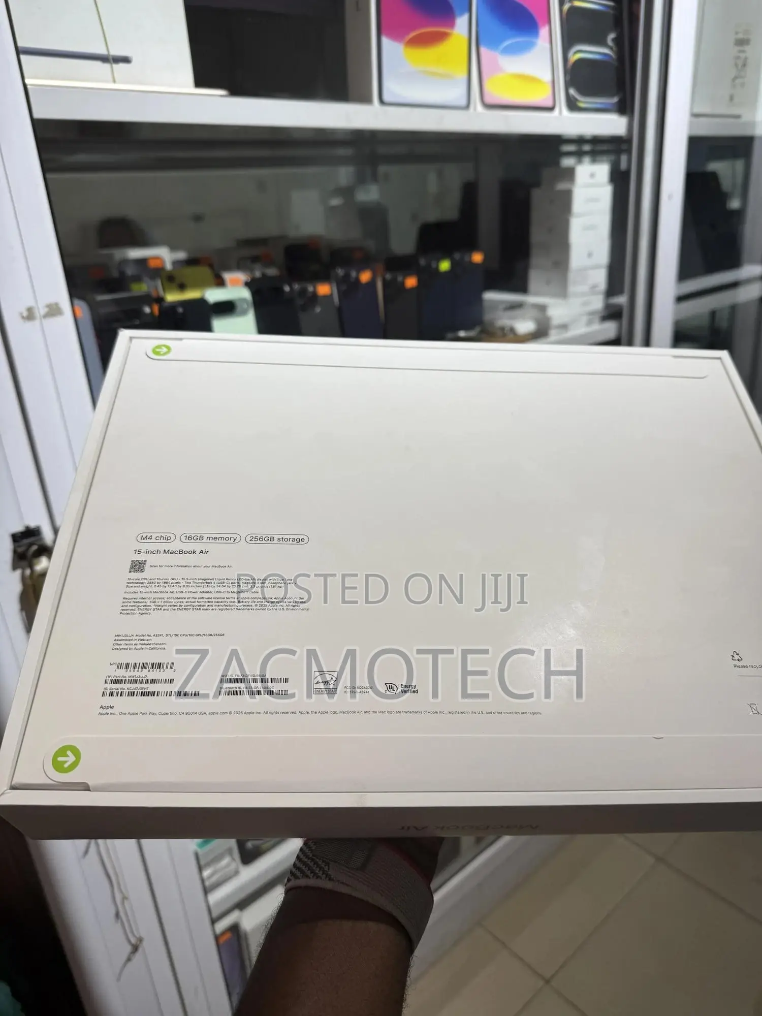 New Laptop Apple MacBook Air 2025 M4 15-Inch 16GB Apple M4 SSD 256GB