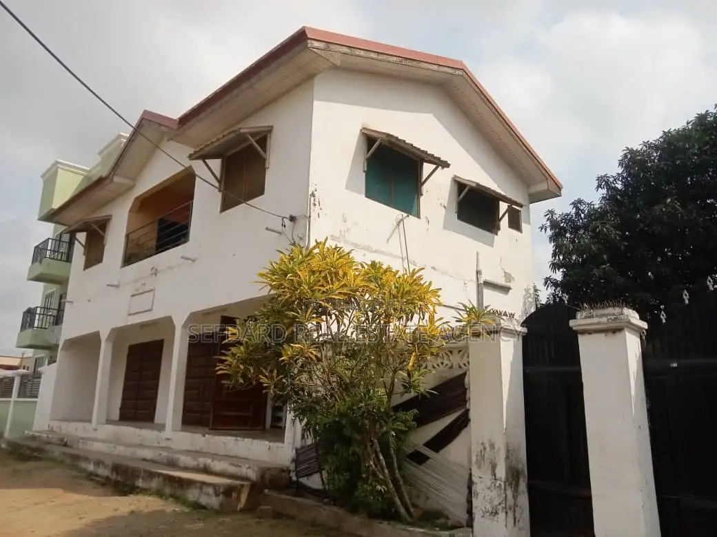 5bdrm House in Pokuase for sale