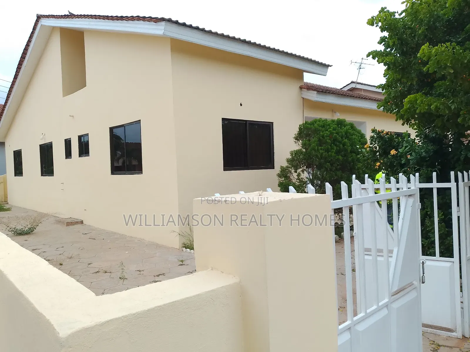 3bdrm House in Devtraco Estate,, Spintex for rent
