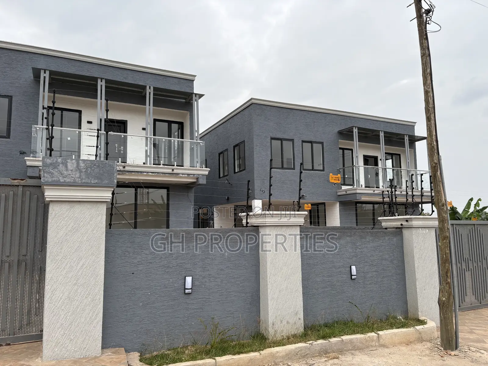 4bdrm Duplex in Ahodwo Runabout, Kumasi Metropolitan for sale