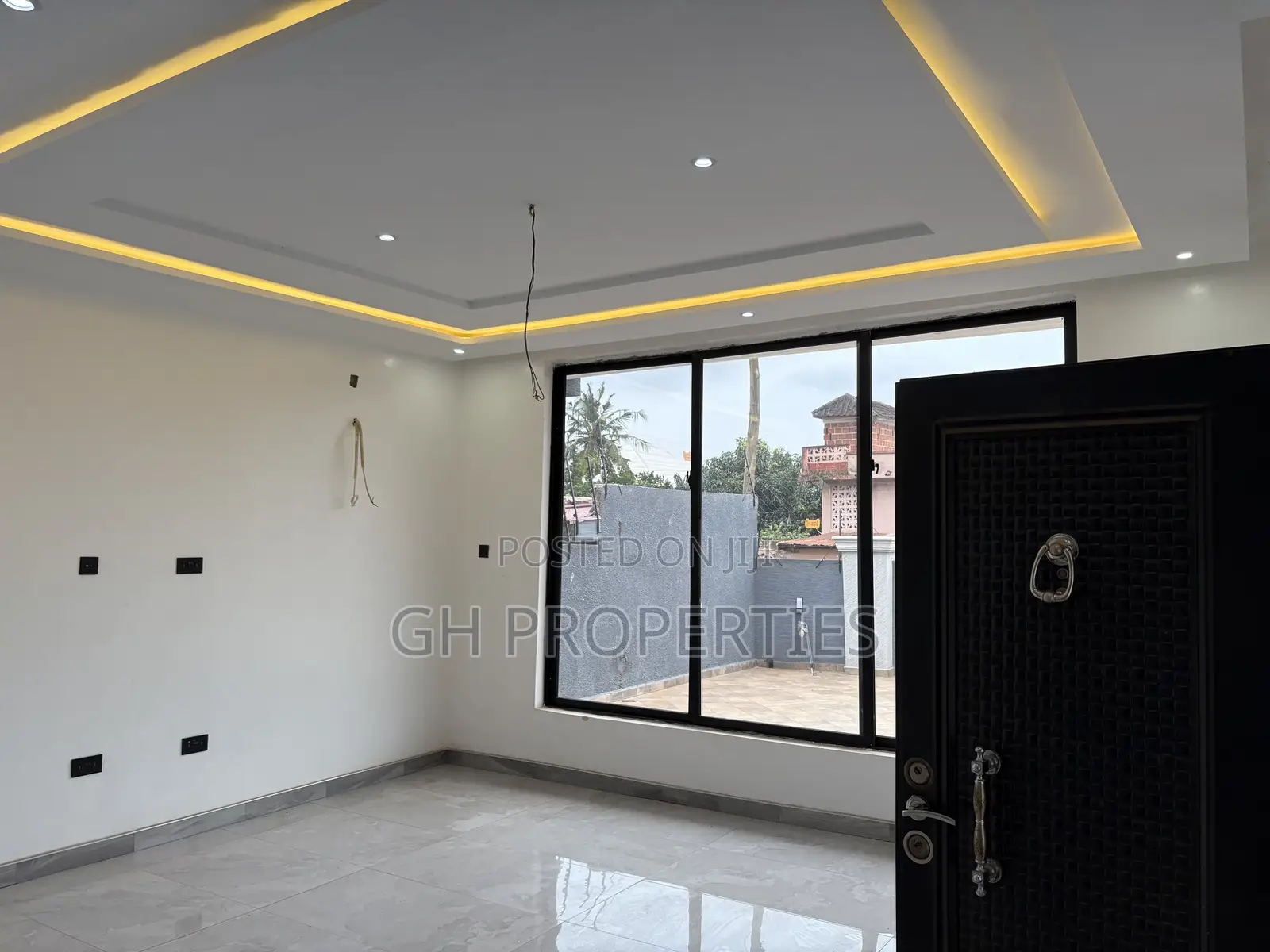4bdrm Duplex in Ahodwo Runabout, Kumasi Metropolitan for sale