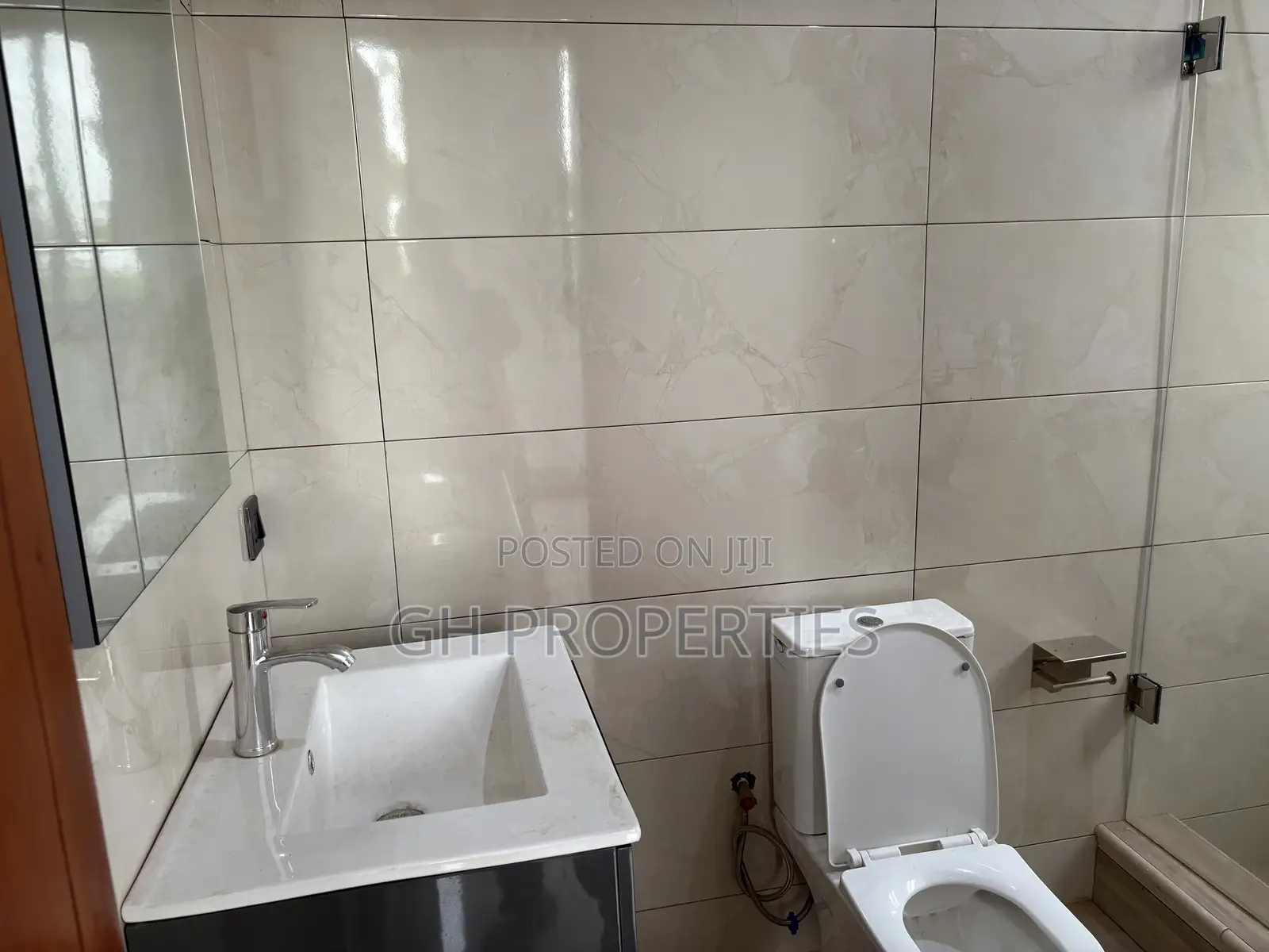 4bdrm Duplex in Ahodwo Runabout, Kumasi Metropolitan for sale