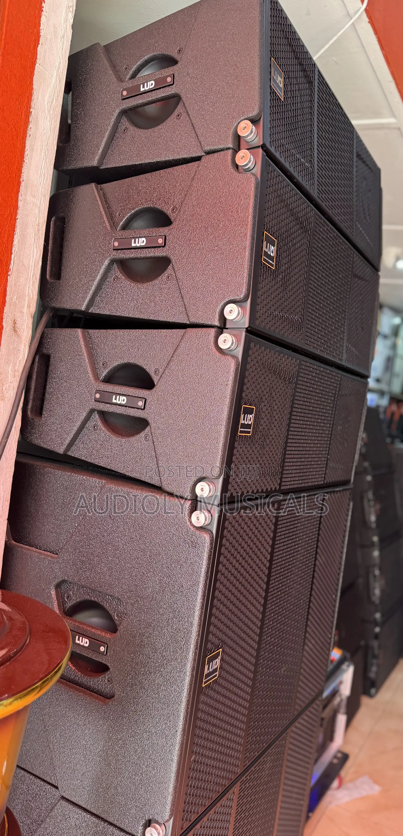 Single Bass Speaker With 3-Line Array 10- Inches