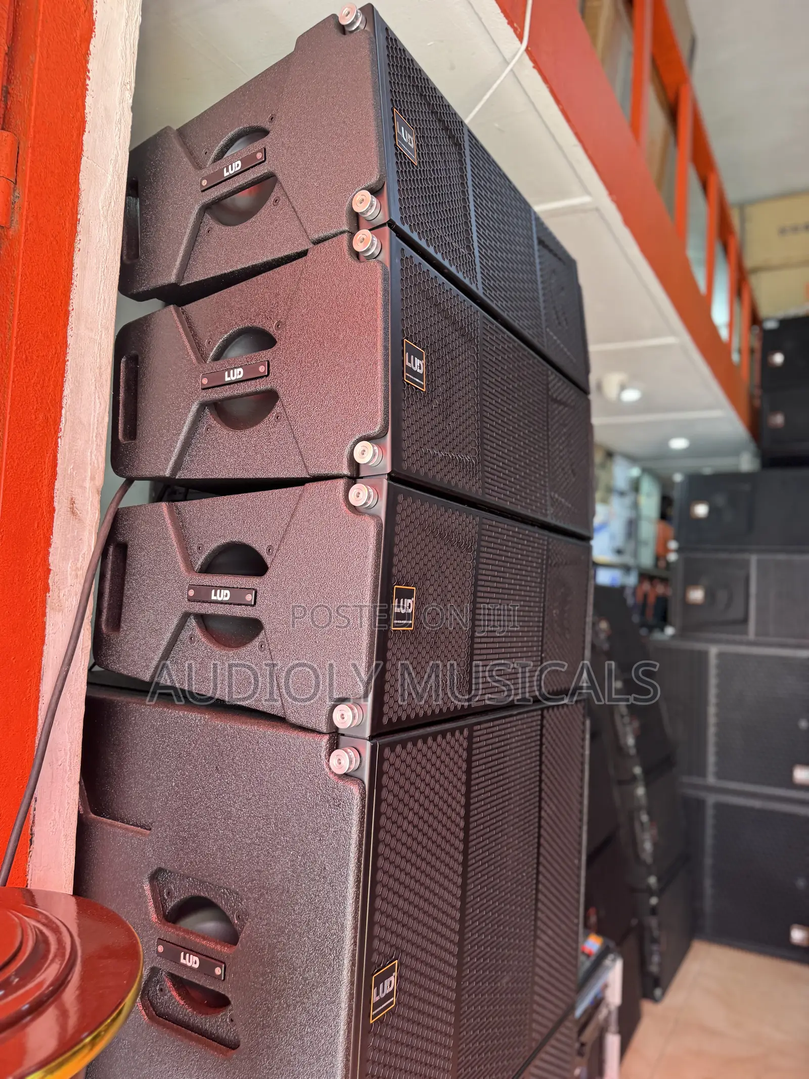 Single Bass Speaker With 3-Line Array 10- Inches