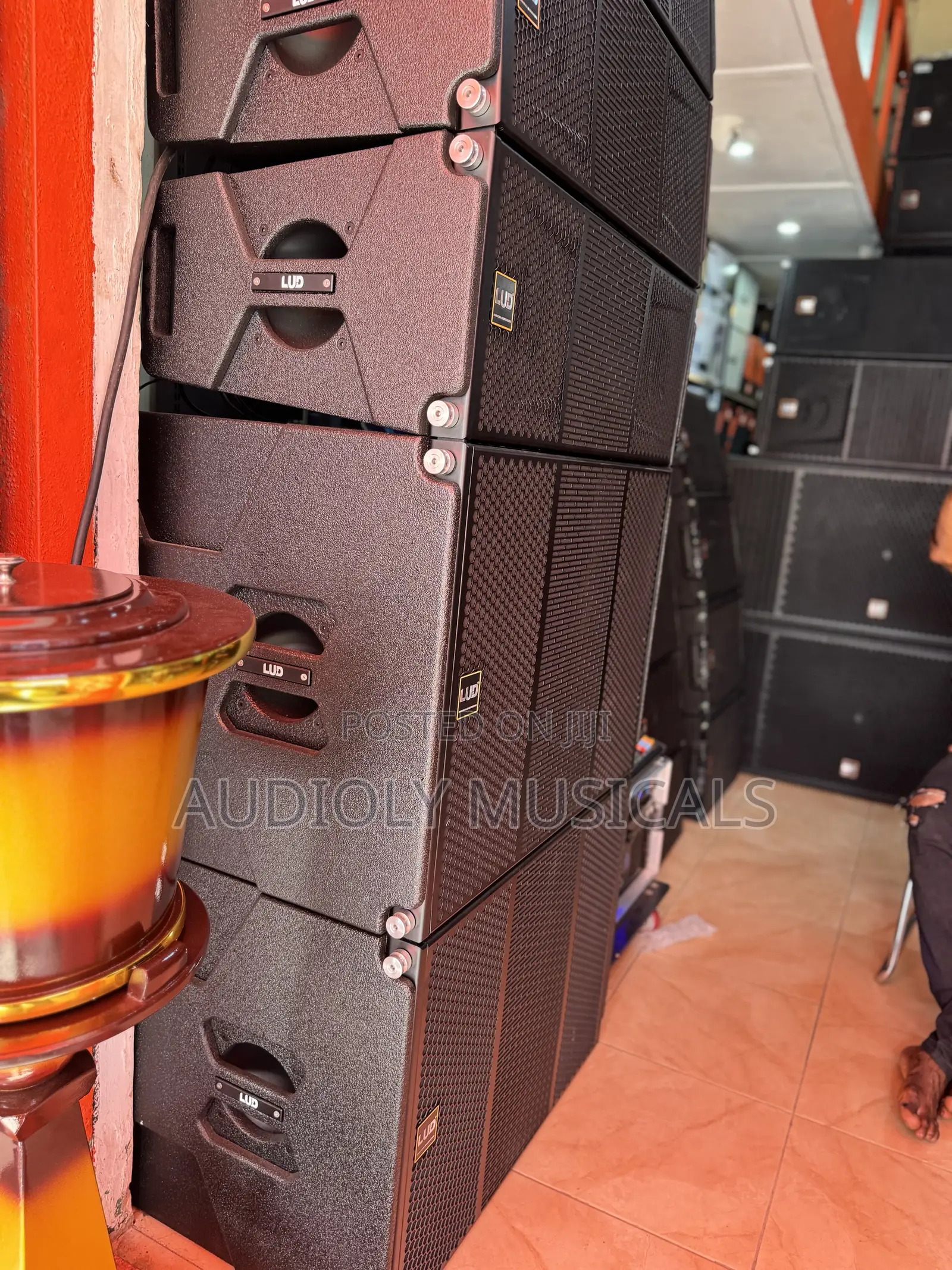 Single Bass Speaker With 3-Line Array 10- Inches