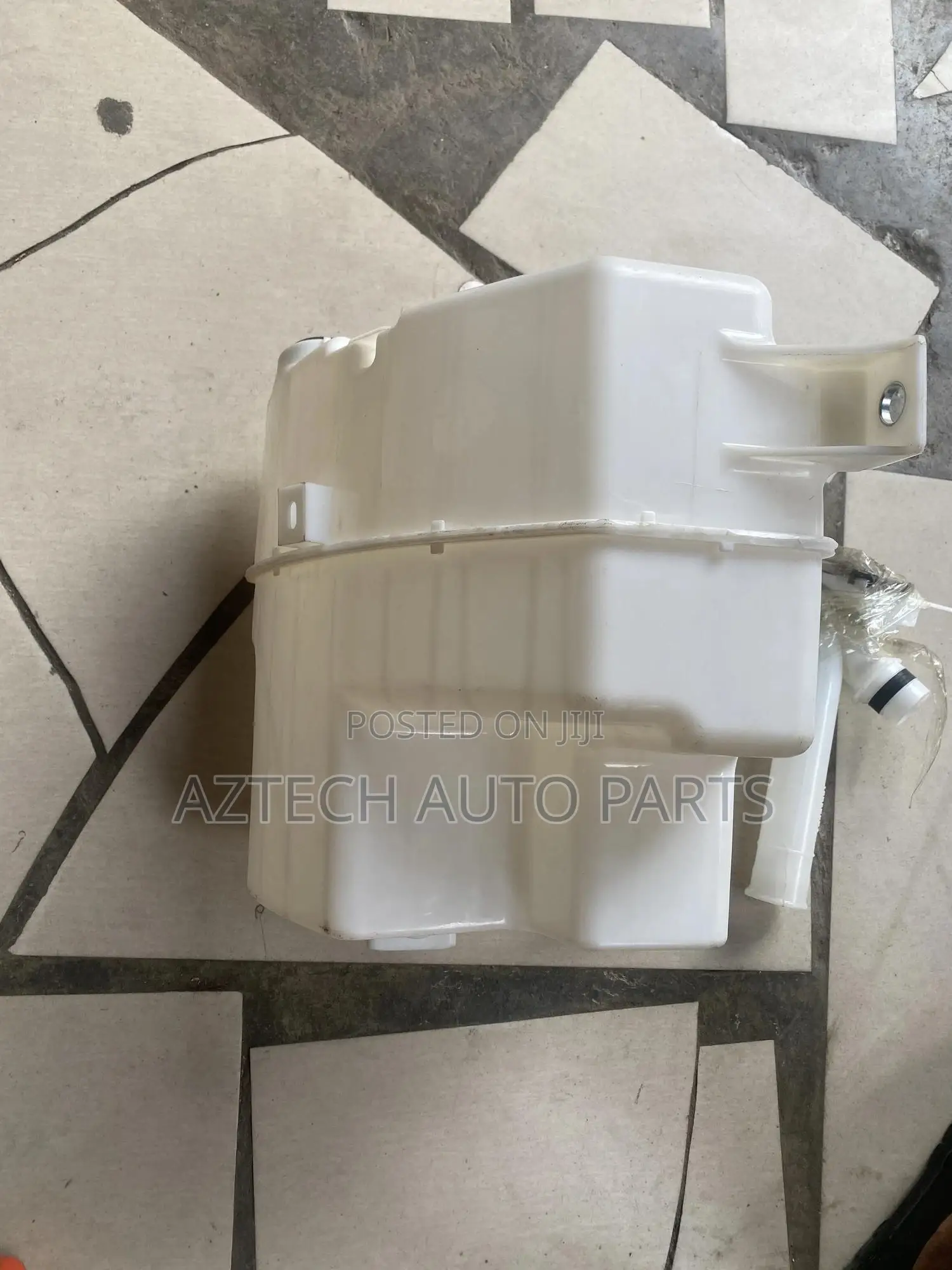 Toyota Camry 2018,2019,2020,2021,2022 Wiper Bottle