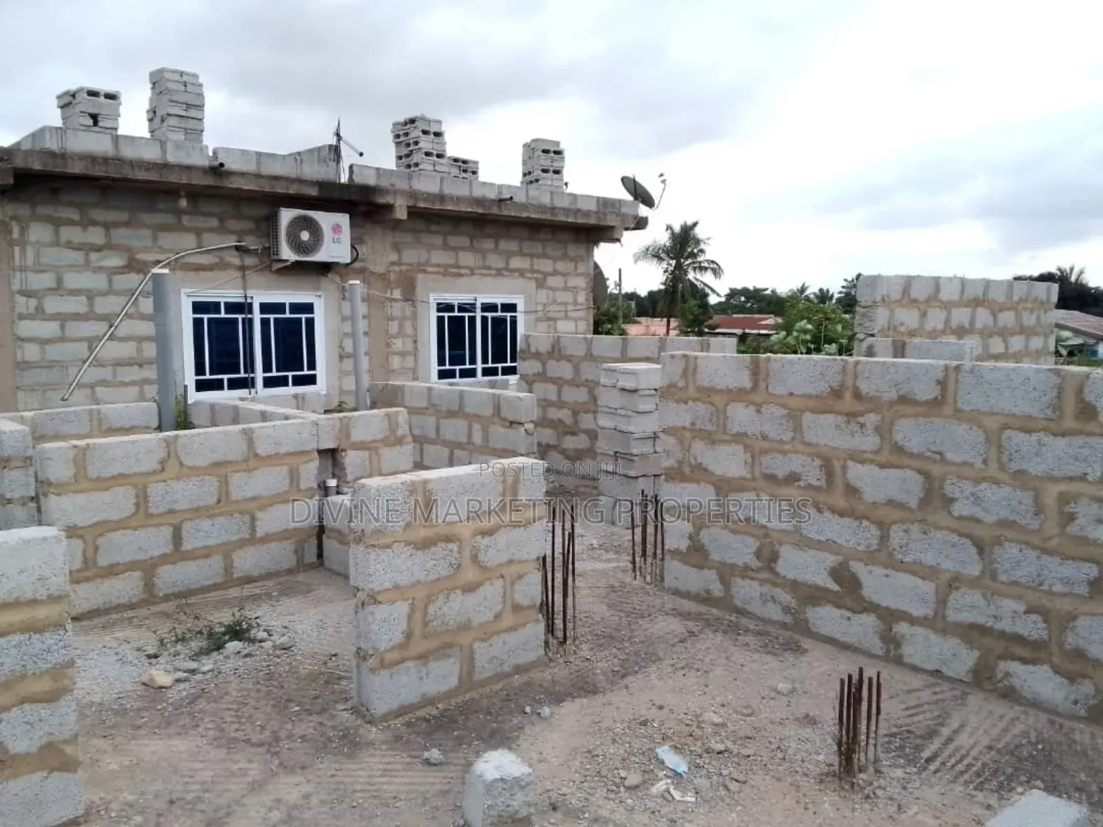 4bdrm House in Blue Top, Kasoa for Sale