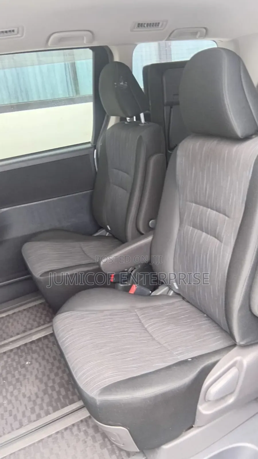 Toyota Voxy 2011 Silver