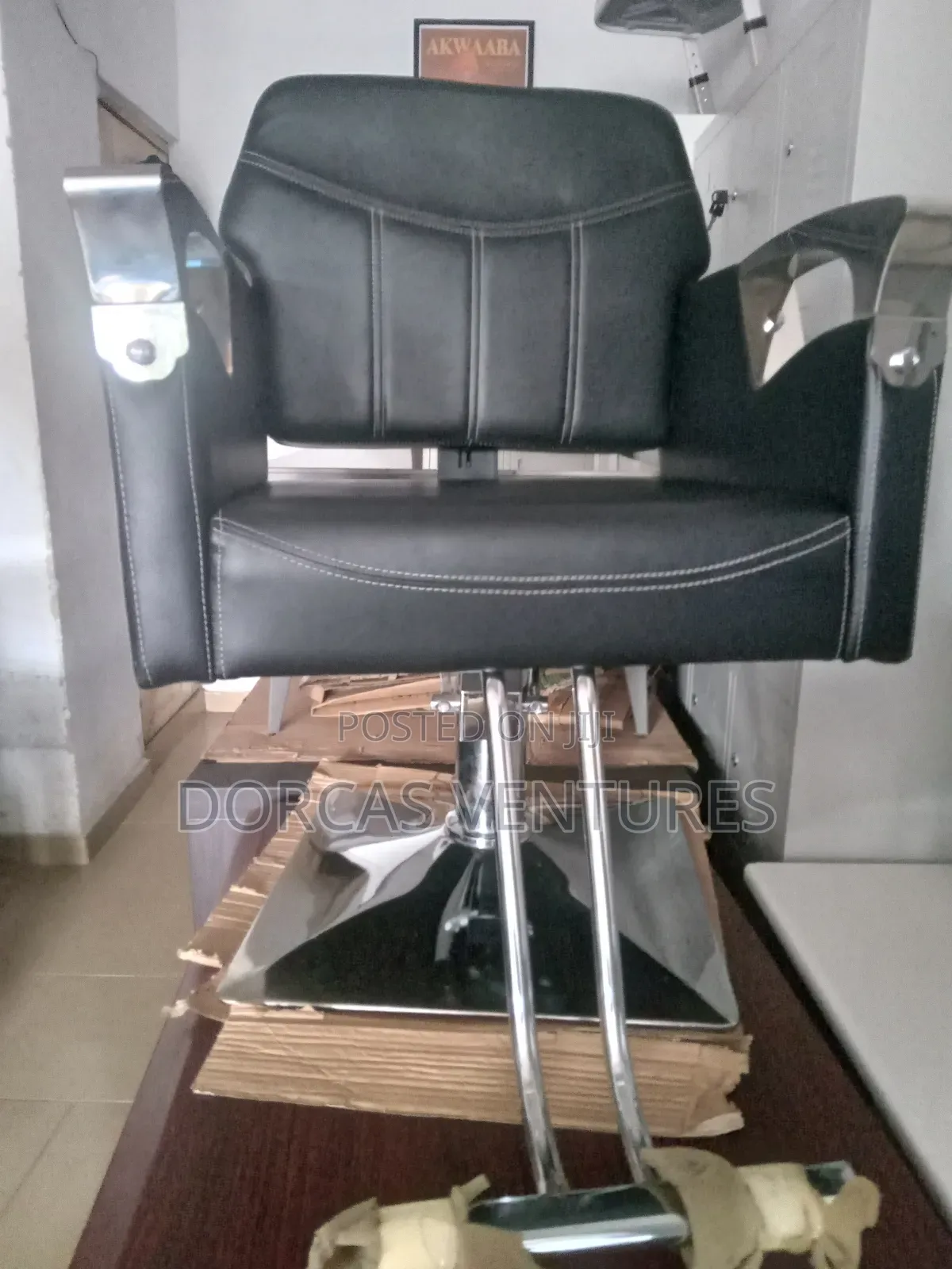 Ezoras Salon Chair