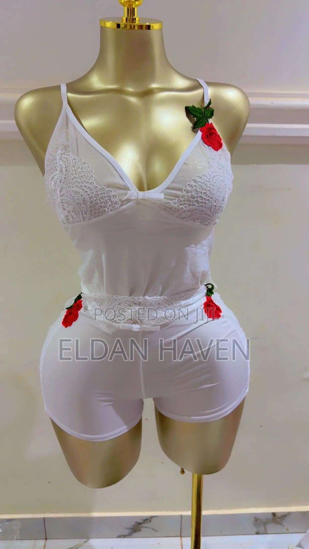 Leisure Wear With Rose Flower