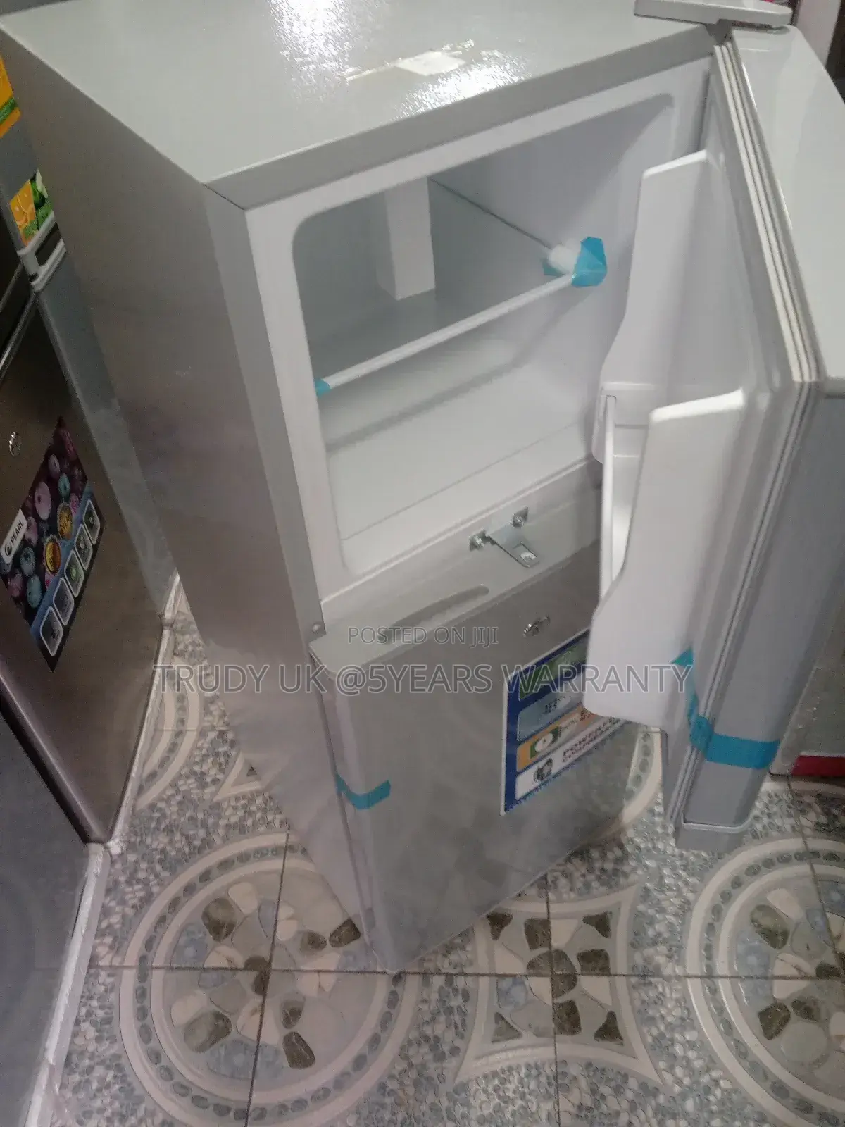 4 Shelves Nasco Fridge Freezer 108l Capacity Fridge Set
