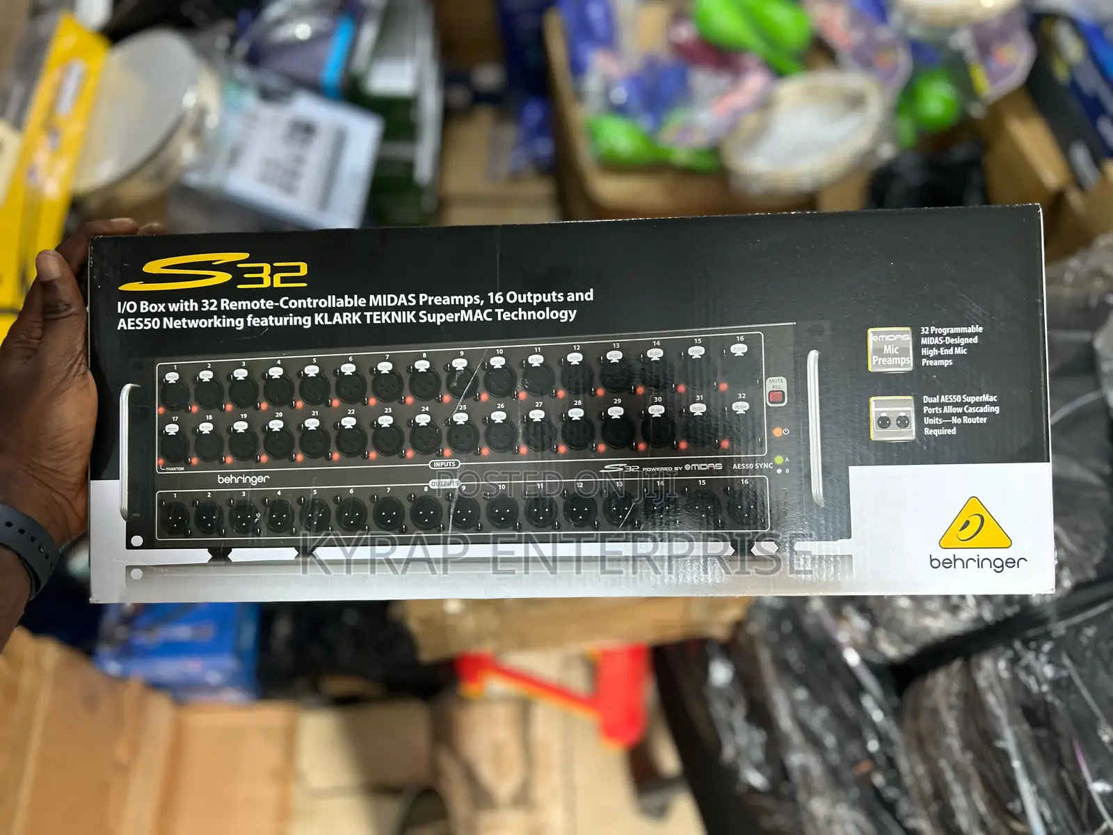 Behringer S32 Stage Box