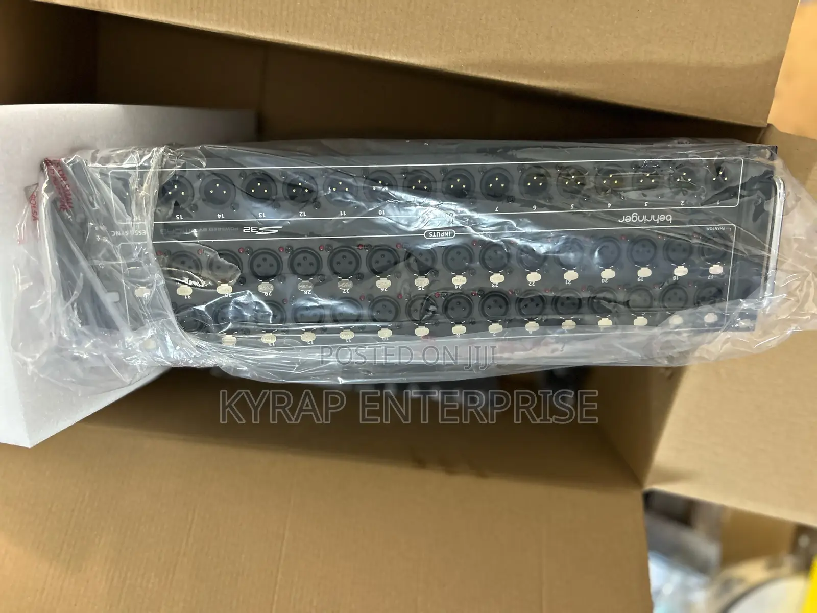 Behringer S32 Stage Box