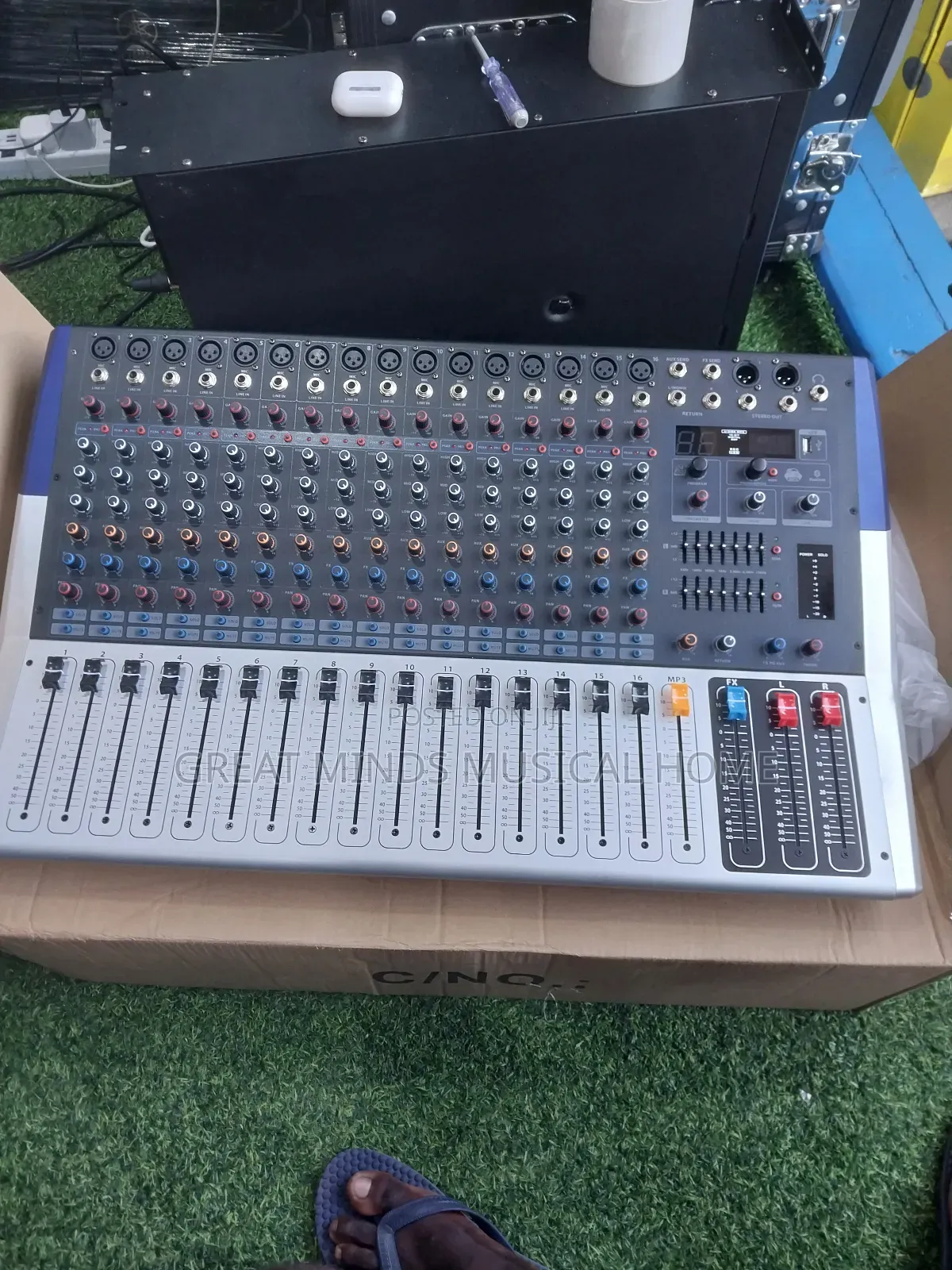 Yamaha Kv16 Powered Mixer