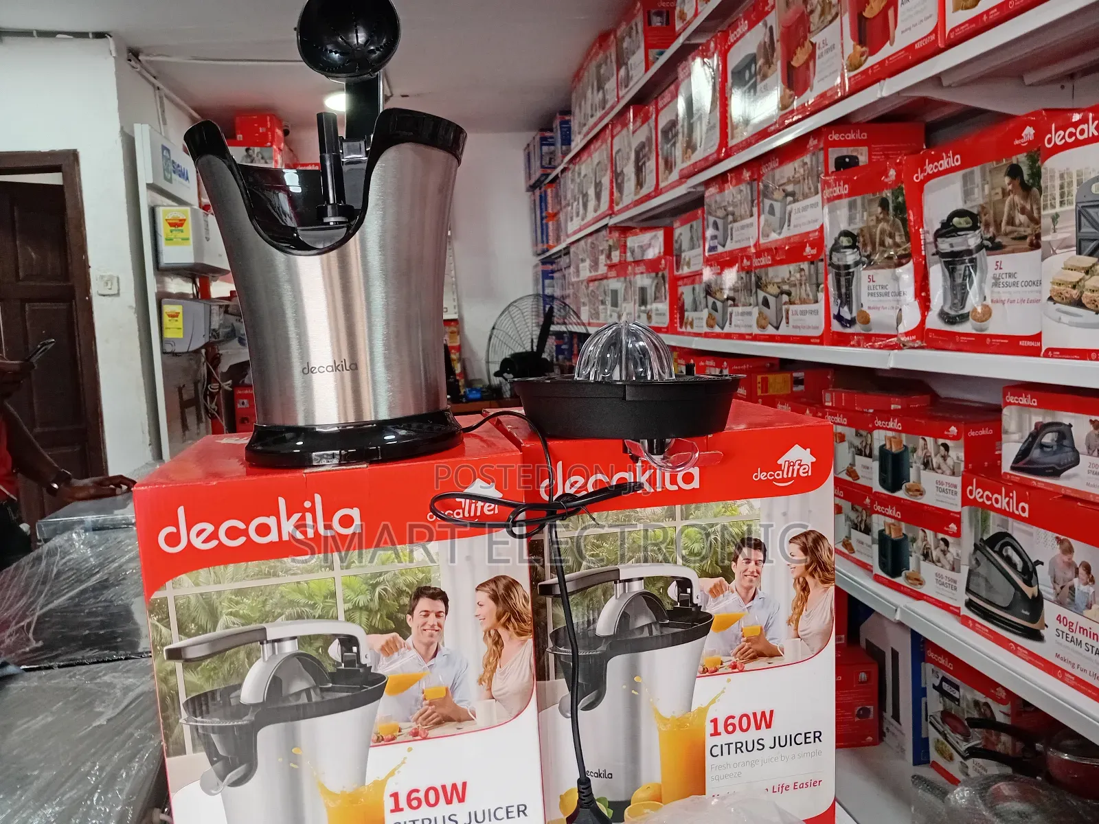 Make Your Fruit Juice With Decakila Fruit Juicer