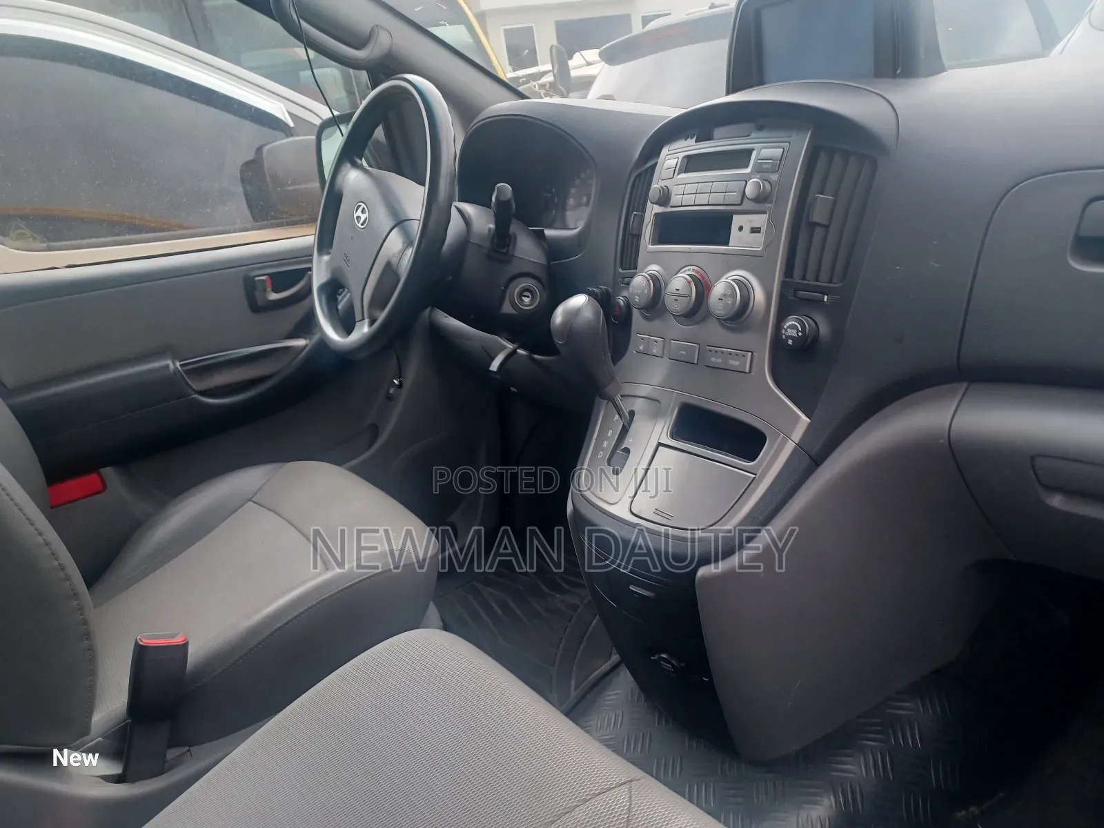 Hyundai Starex 2013 Yellow