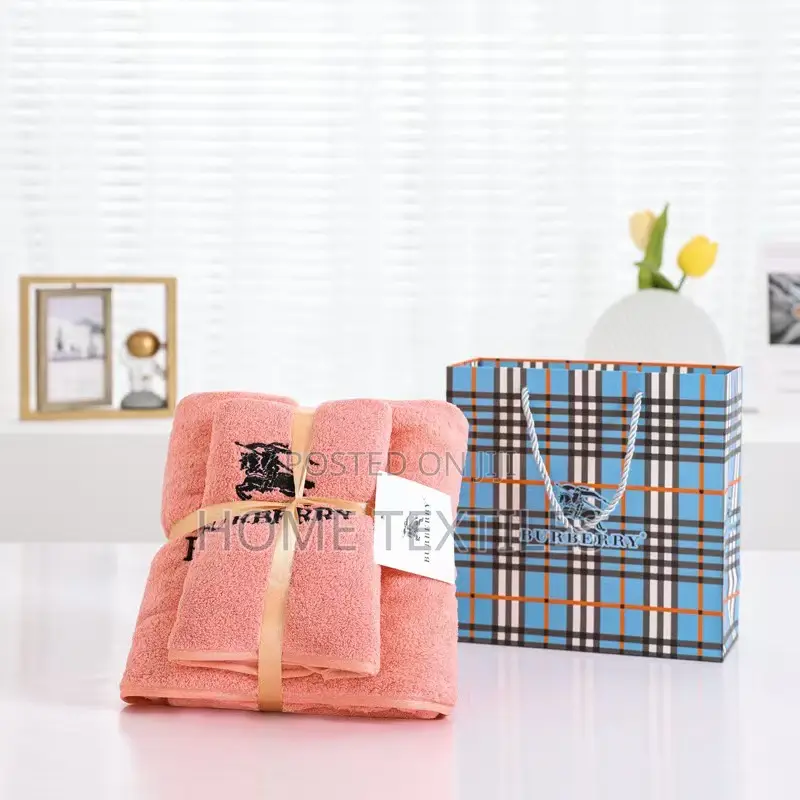 2 Bath Towels (1 Big, 1 Small Towel)