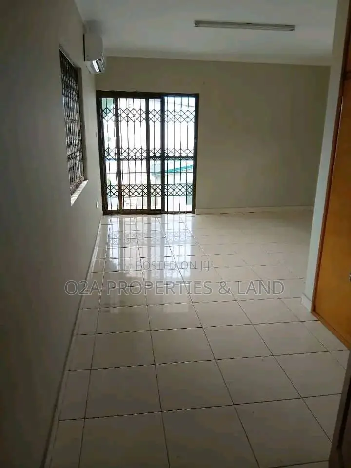 4bdrm House in Osu, Danquah Circle for rent