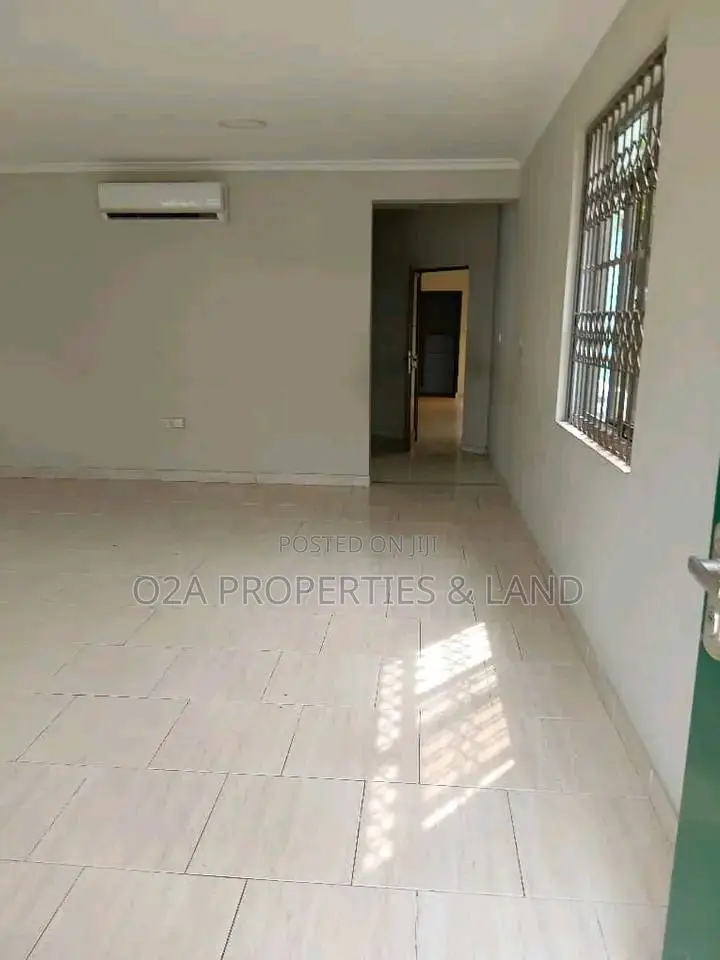 4bdrm House in Osu, Danquah Circle for rent