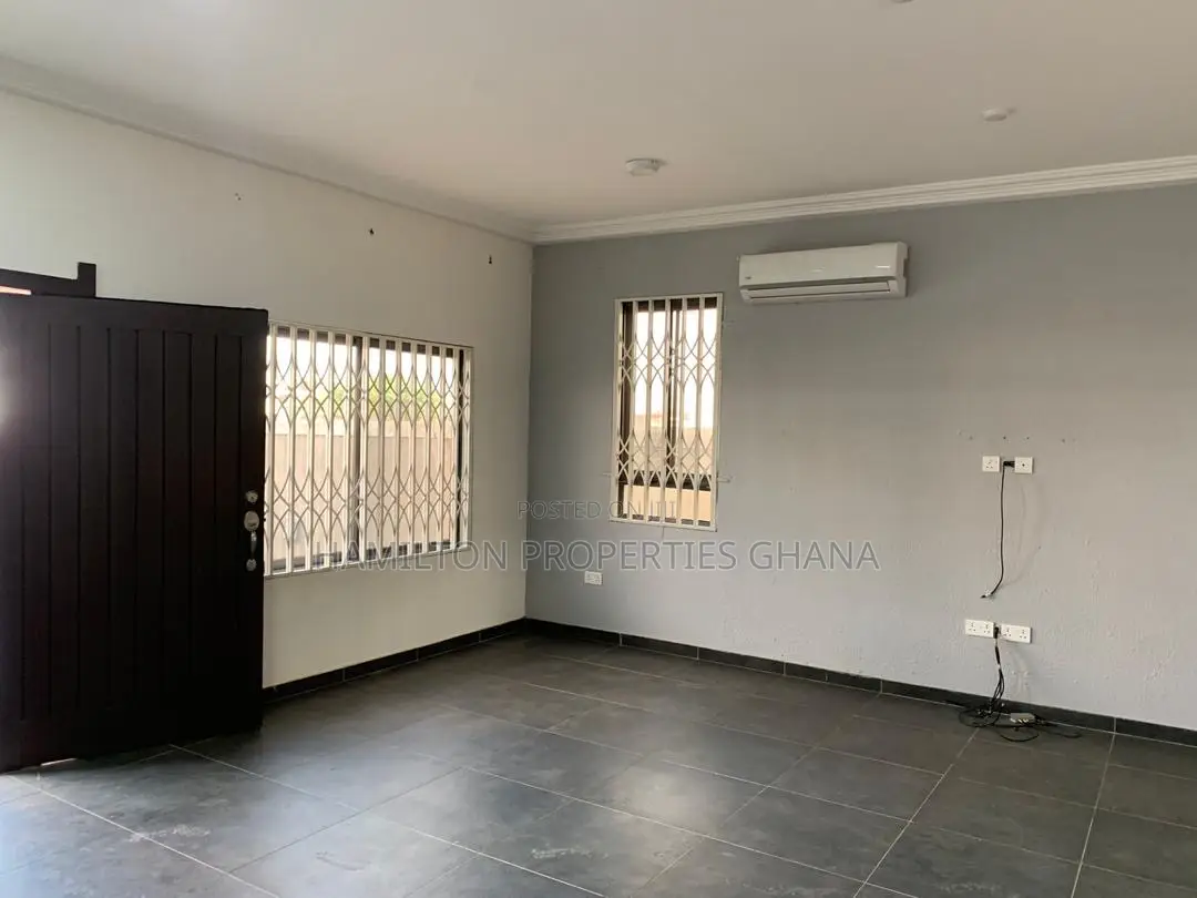 3bdrm House in 14Th Avenue, East Legon for rent