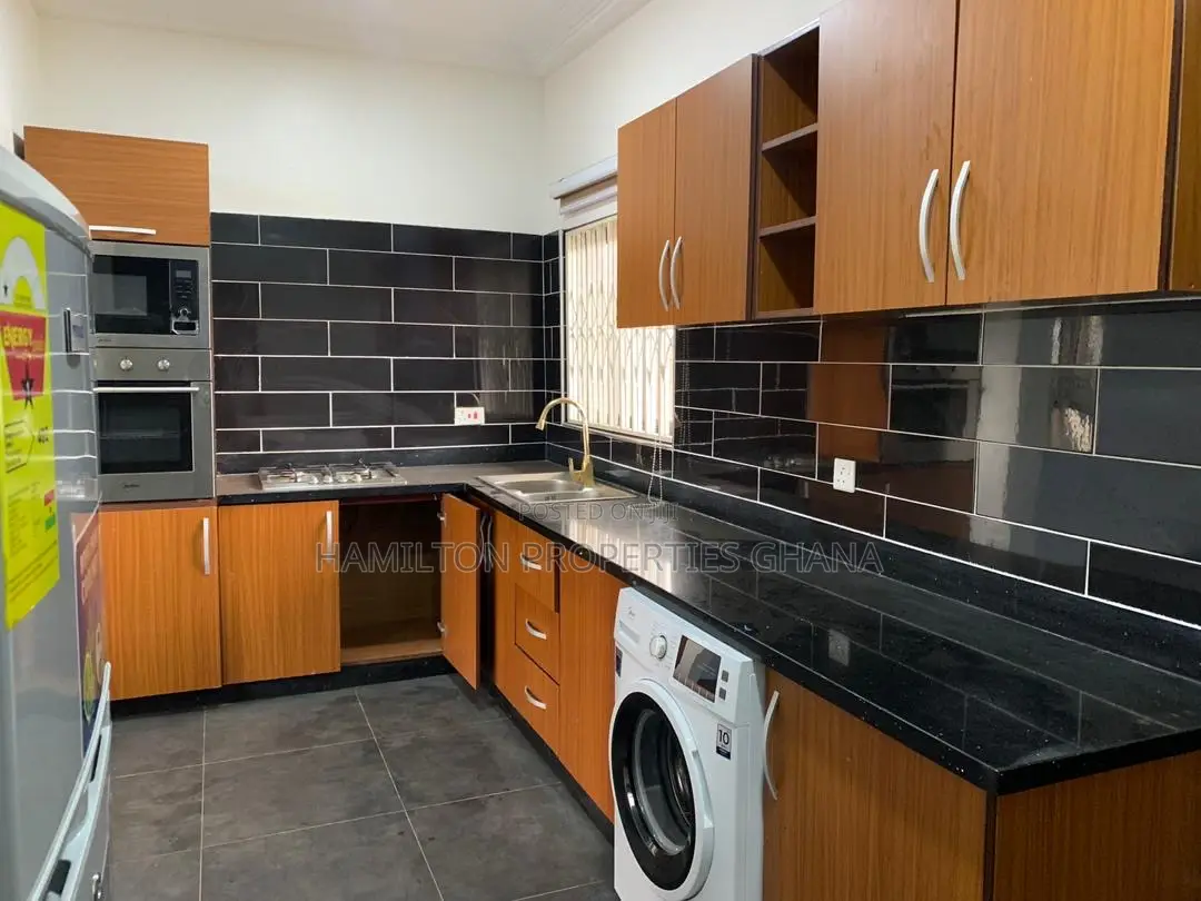 3bdrm House in 14Th Avenue, East Legon for rent