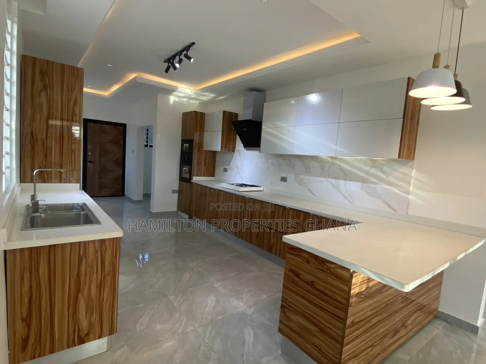 4bdrm House in Lakeside Estate for sale