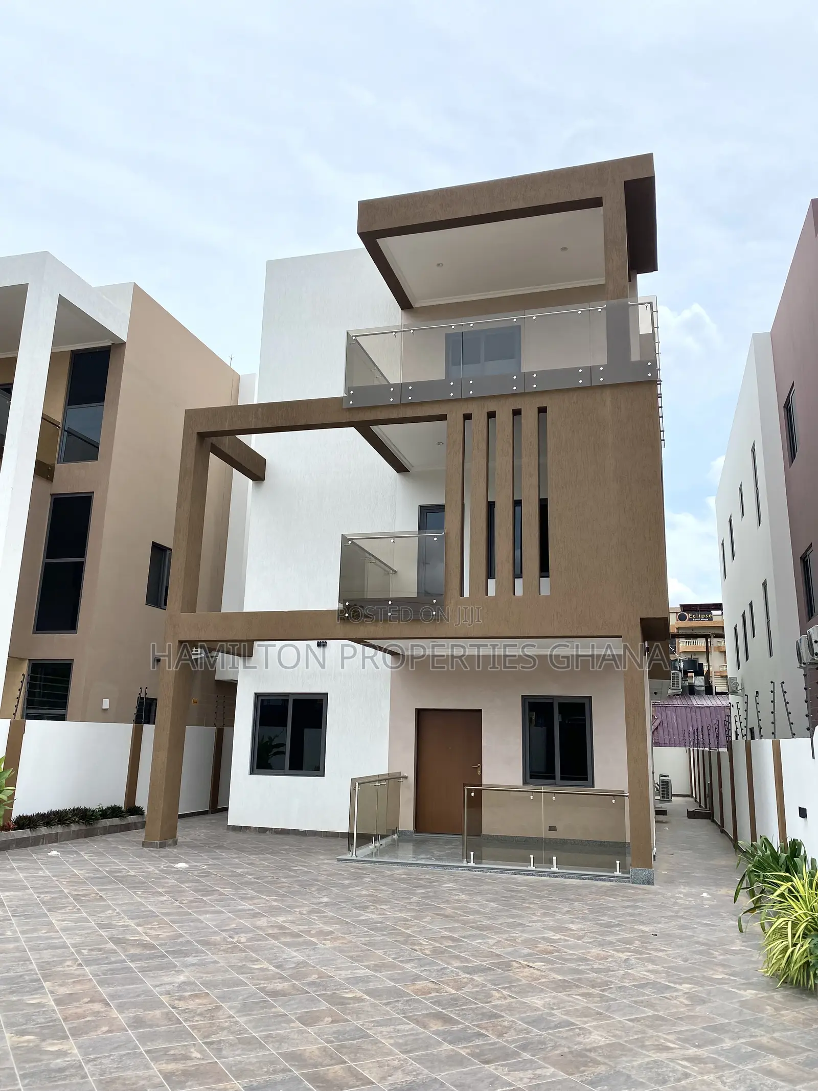 5bdrm House in East Legon for rent