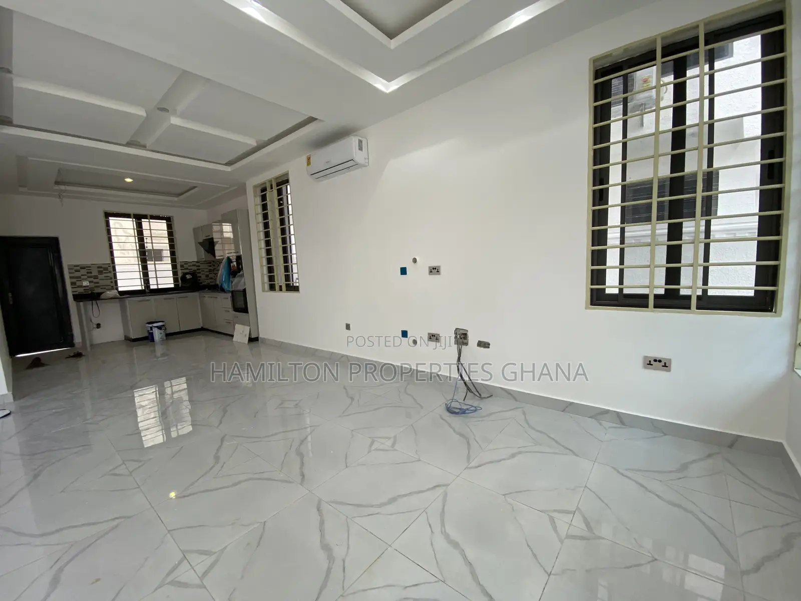 3bdrm House in School Junction Bvld for rent