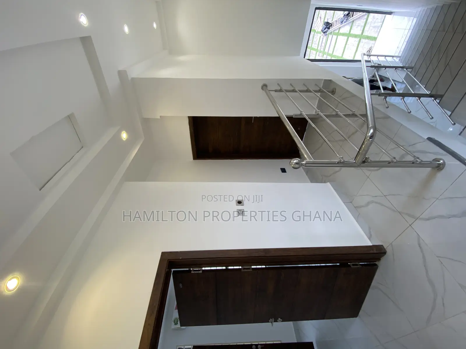 3bdrm House in School Junction Bvld for rent