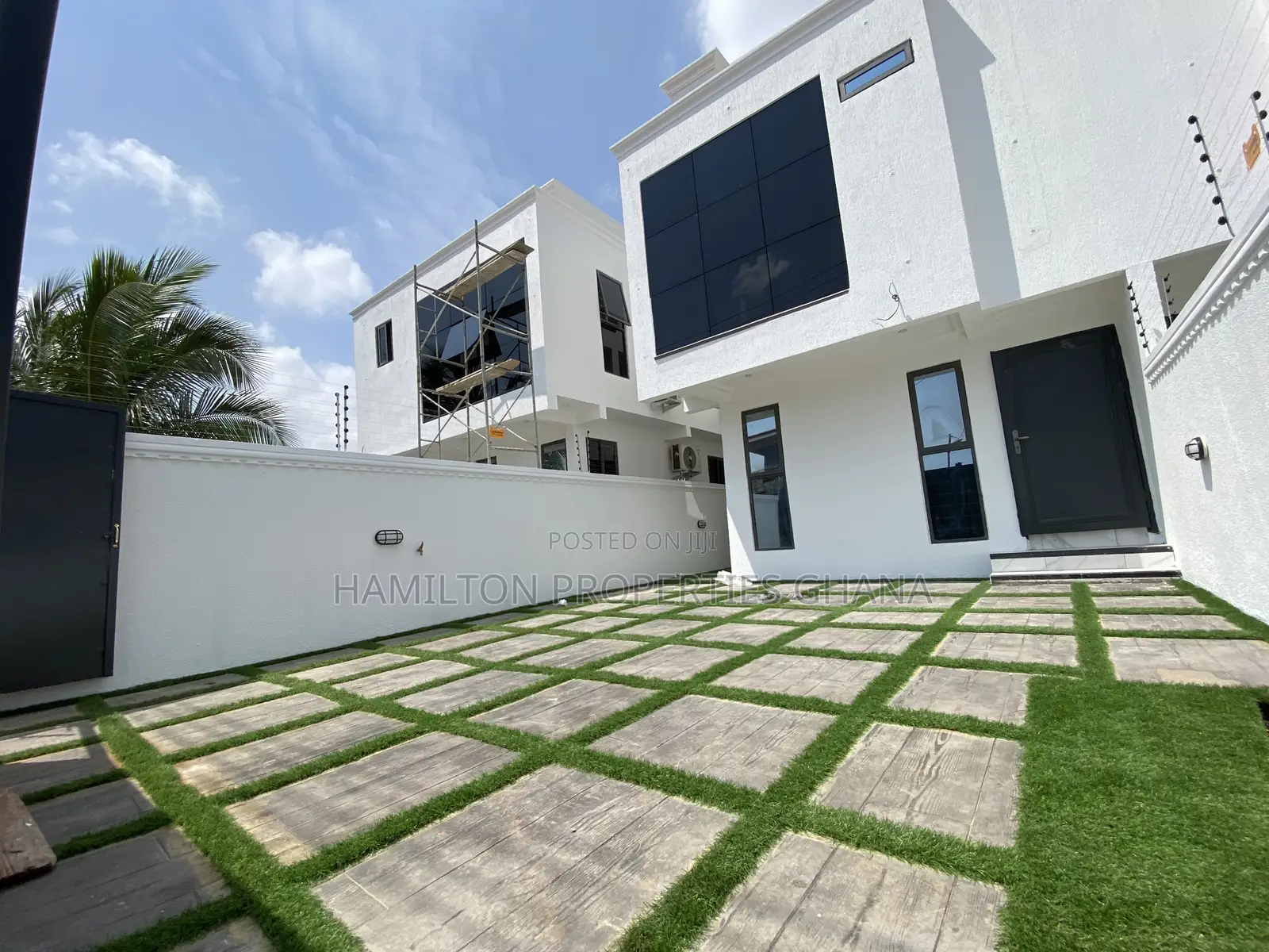 3bdrm House in School Junction Bvld for rent