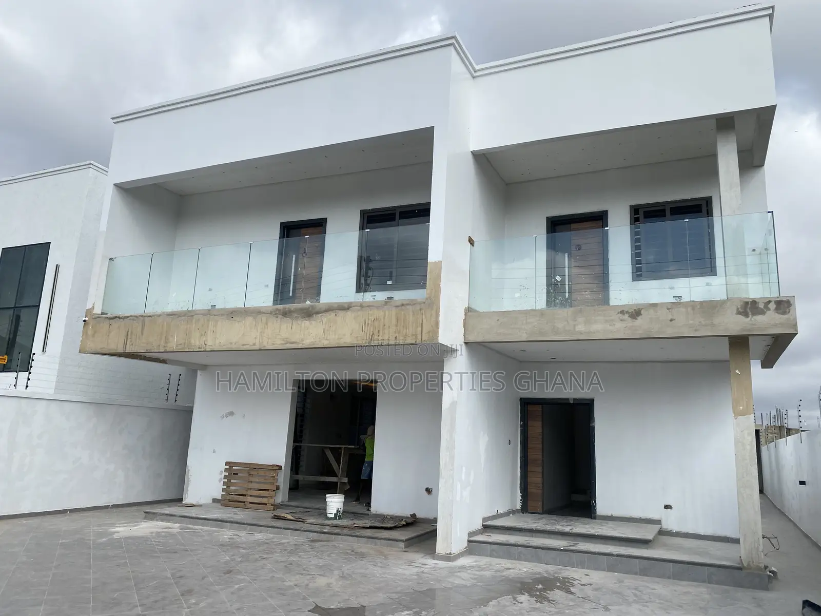 4bdrm Mansion in Lakeside Plot 4, Ashaley Botwe for sale