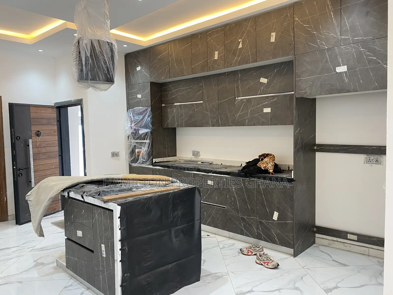 4bdrm Mansion in Lakeside Plot 4, Ashaley Botwe for sale
