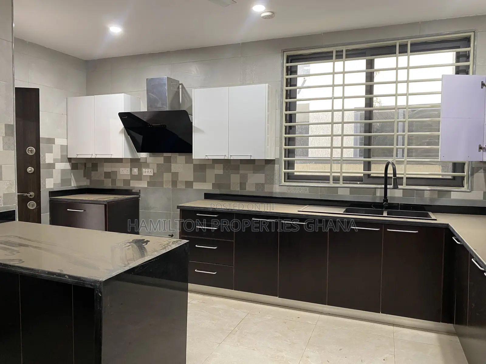 4bdrm Mansion in Lakeside Estates for rent