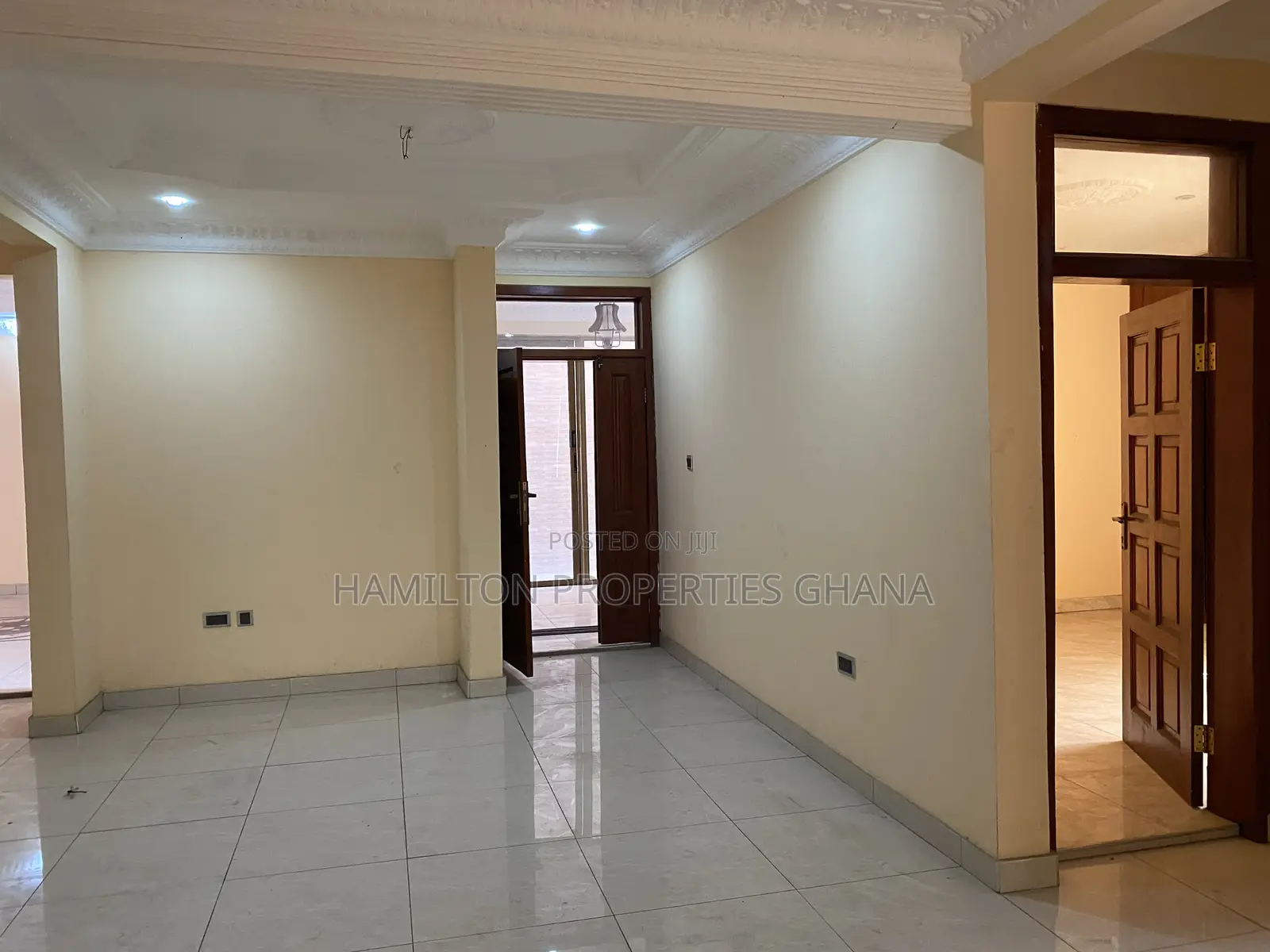 3bdrm Apartment in Papas Pizza, East Legon for rent