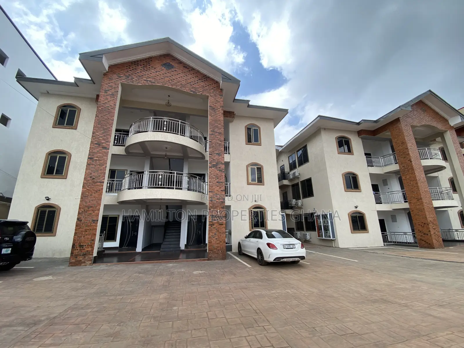 3bdrm Apartment in Lagos Avenue, East Legon for rent
