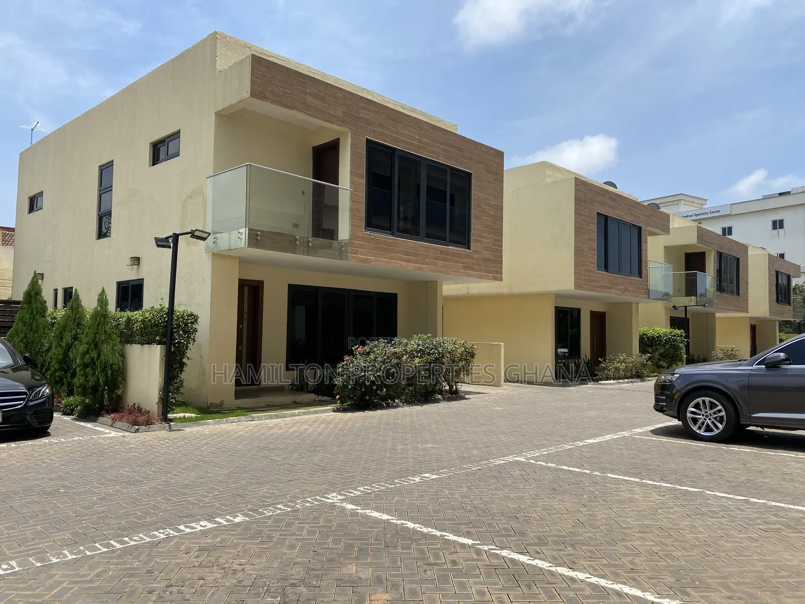 3bdrm Townhouse / Terrace in Lagos Avenue, East Legon for rent