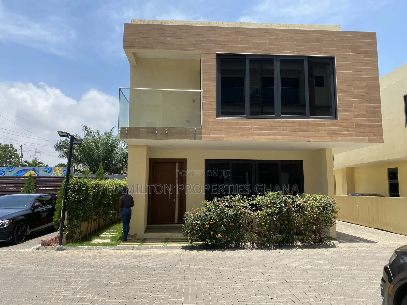 3bdrm Townhouse / Terrace in Lagos Avenue, East Legon for rent