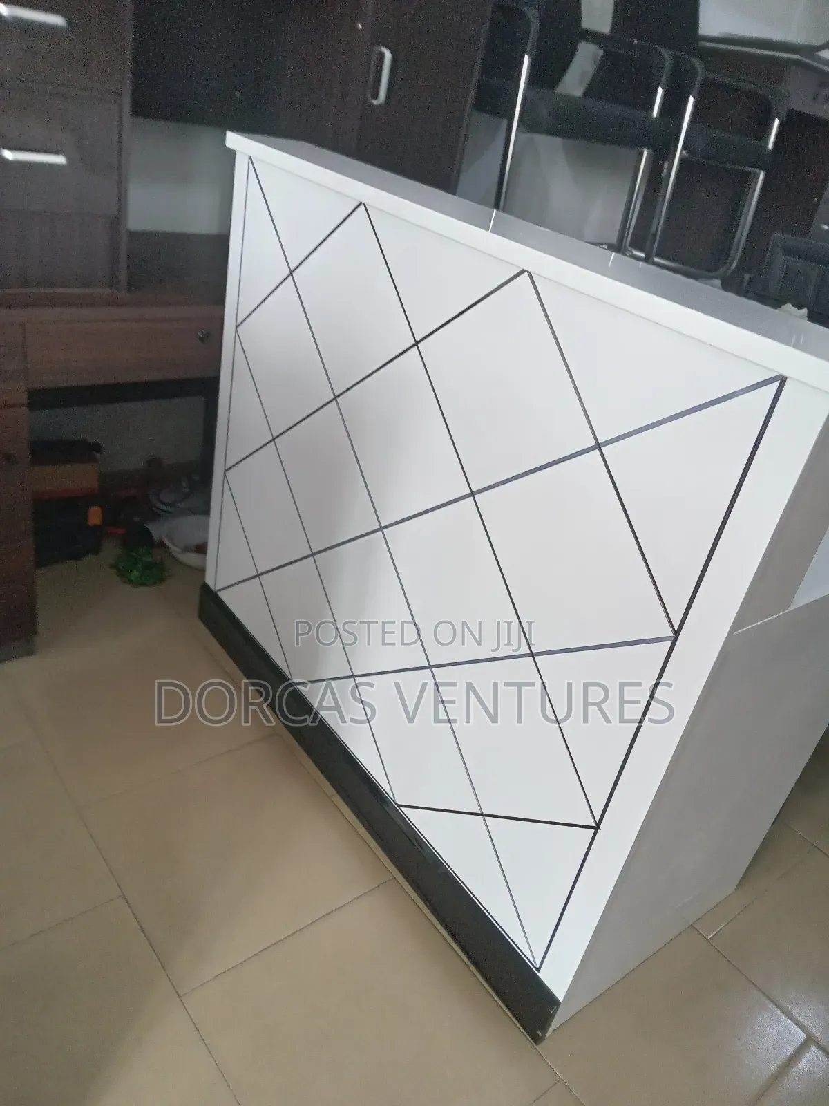 Emphazing Reception Desk for Sale