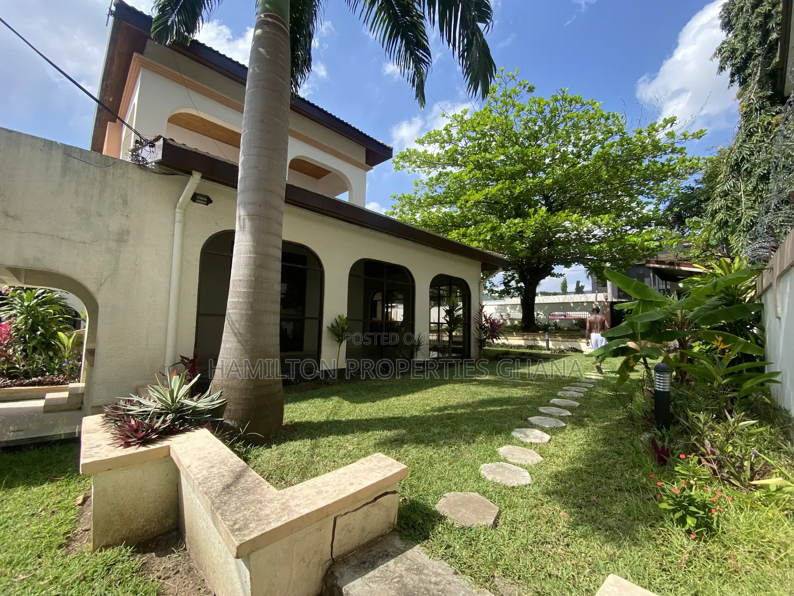 6bdrm House in Cantonments, US Embassy Area for rent