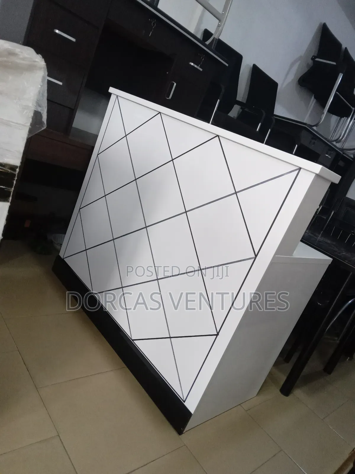 Makiss Reception Desk