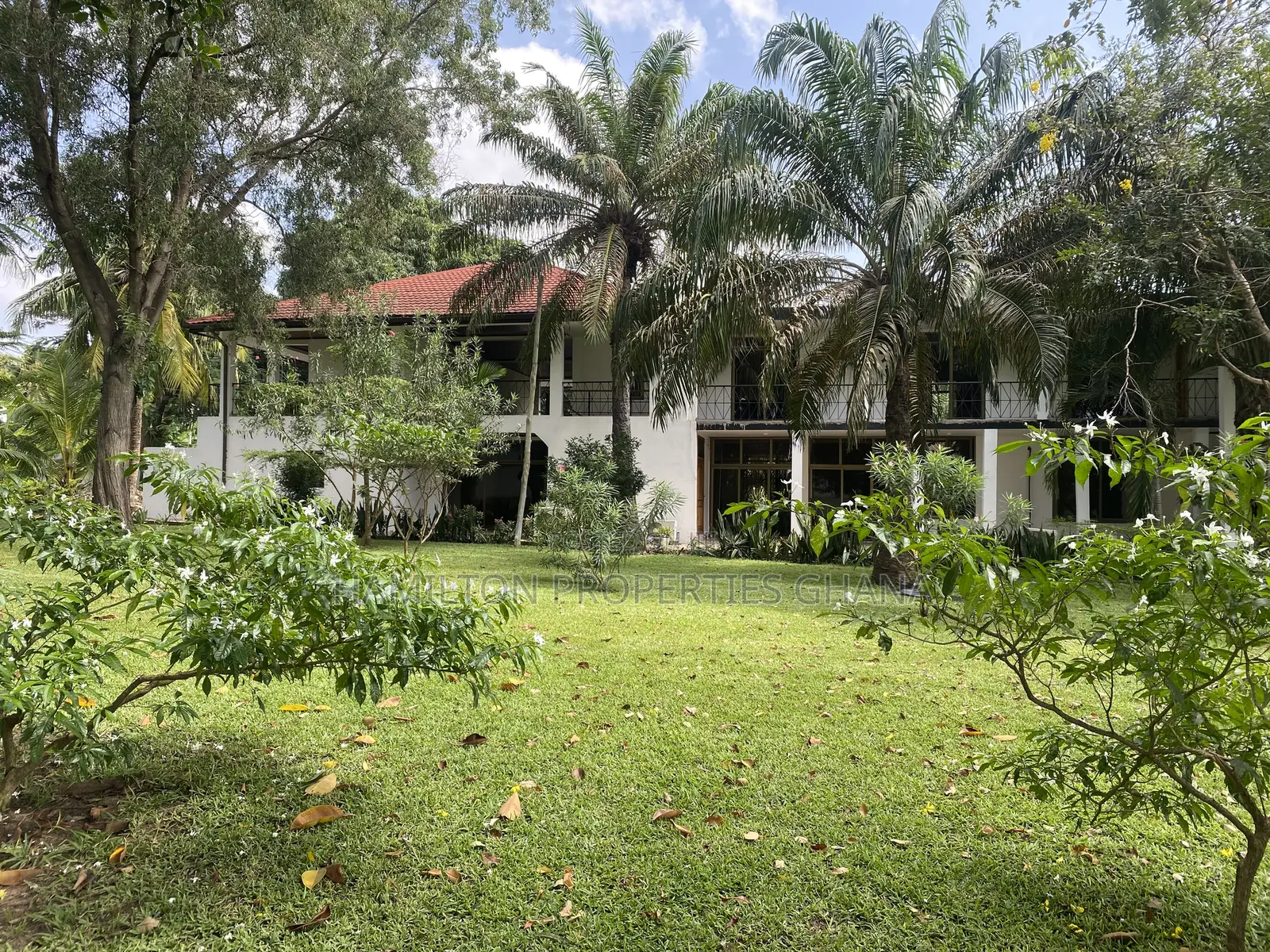 8bdrm Farm House in Cantonments, US Embassy Area for rent