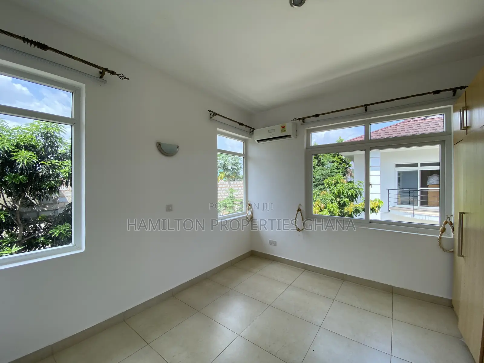 4bdrm Townhouse / Terrace in East Legon, American House for rent