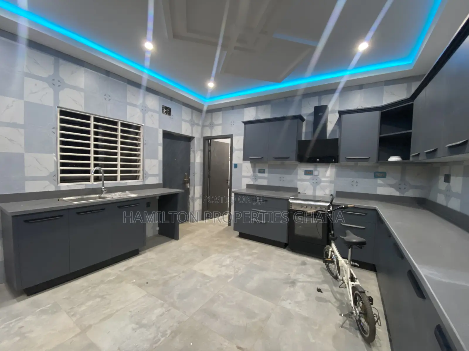 3bdrm Apartment in Agbogba, School Park Area for rent